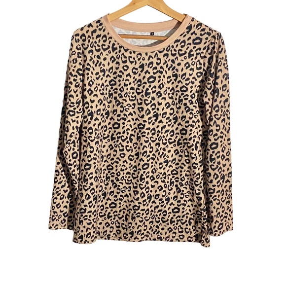 Women's Long-Sleeve Leopard Print Lightweight Top - Picture 1 of 4